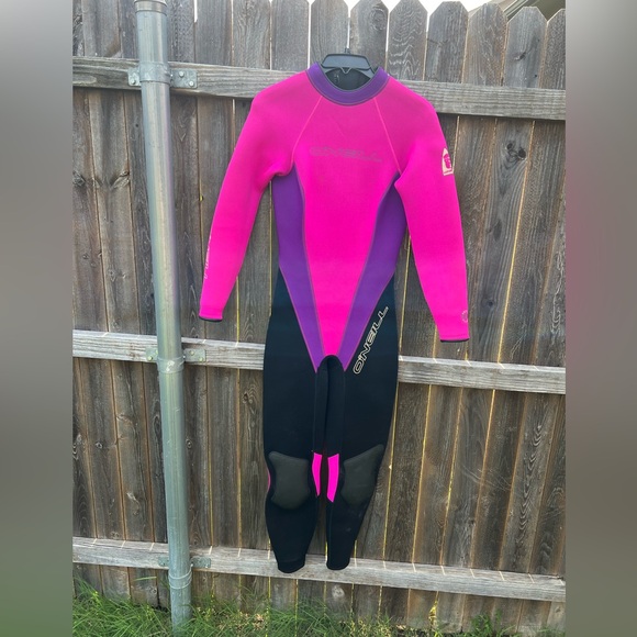Ladies size 8 ONeill Wet suit size 8 - Picture 1 of 6